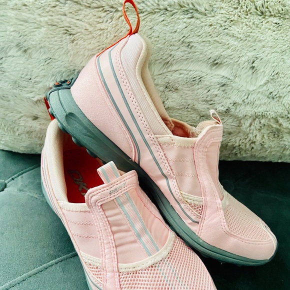 FINAL PRICE MARKDOWN!/DKNY Signature Pink Sneakers/Size 7.5 - Picture 12 of 12